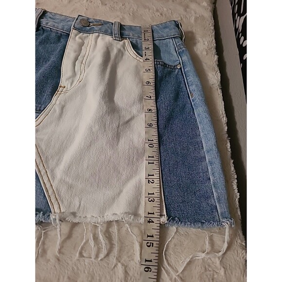 PACSUN Colorblock Denim Jean Mini Skirt Size 26 Blue White Patch Work Frayed Hem - Picture 7 of 8